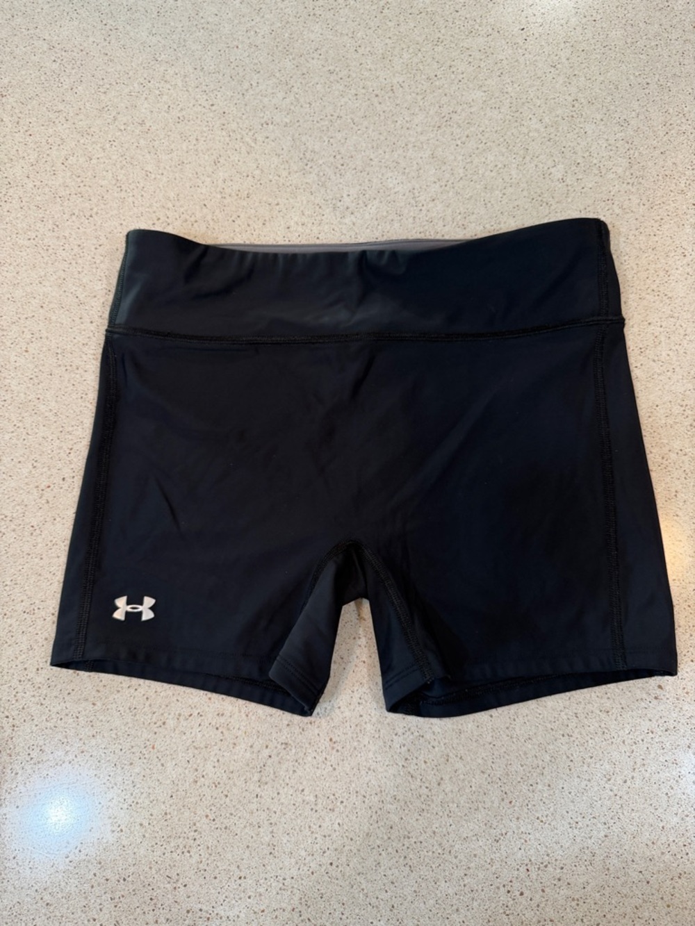 Under Armour Compression Shorts Women’s Medium Black Athletic Gym Workout